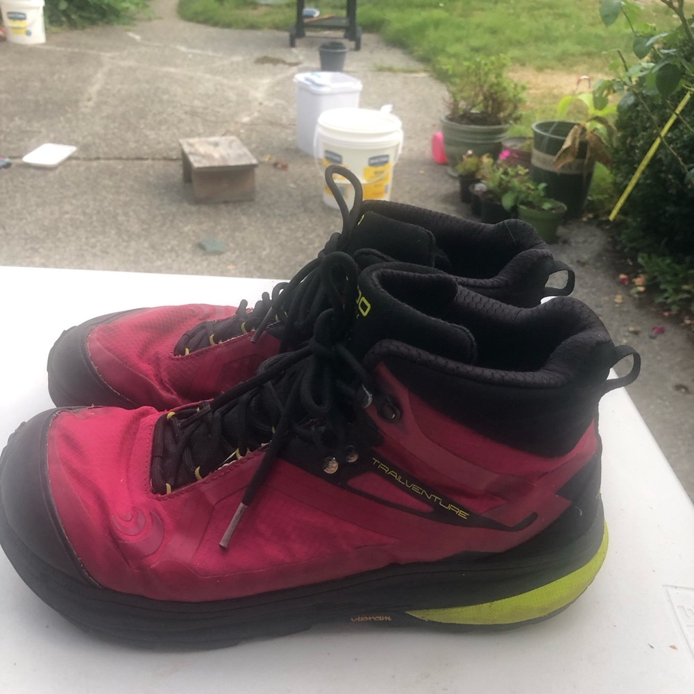 TOPO Women’s Pink Black ATHLETIC TRAILVENTURE HIKING Waterproof BOOTS Size 10.5